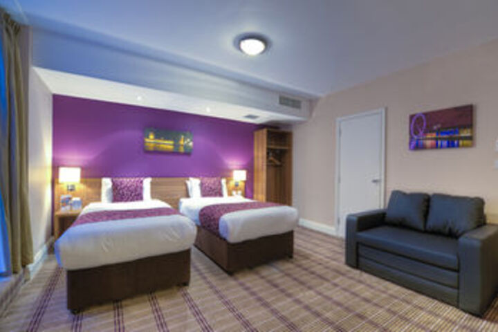 Room 18 of 28