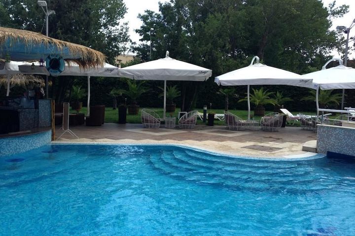 Hotel Pool