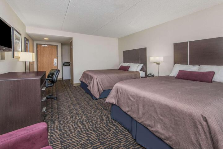 2 Queen Beds (5 of 31)