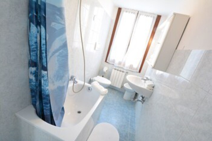 Room 2 of 20