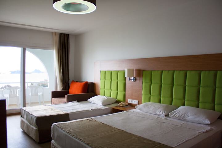 Room 13 of 42