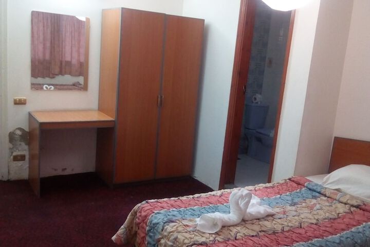 Room 10 of 46