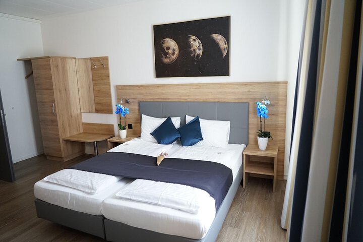 Room 6 of 31