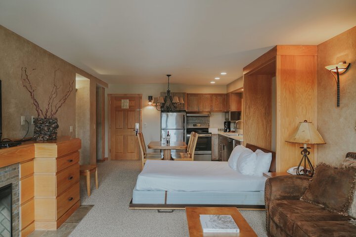 Room 13 of 38
