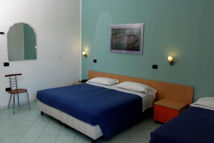 Room 6 of 37