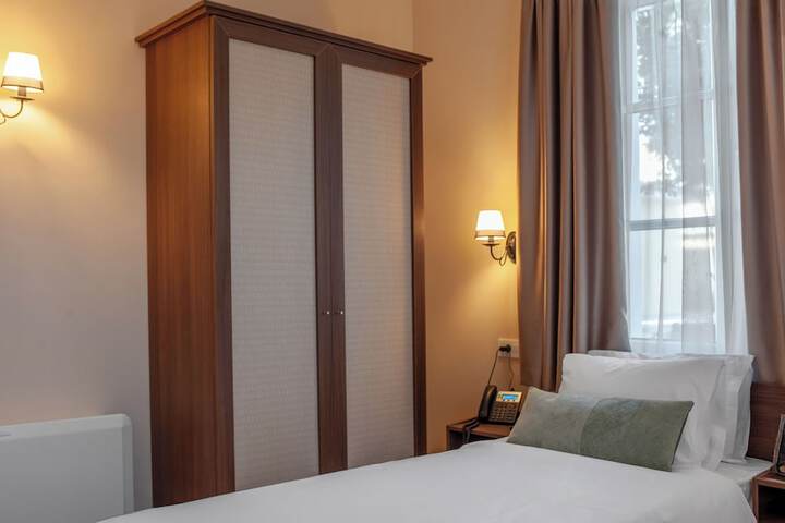 Room 32 of 115