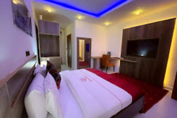 Room 12 of 89
