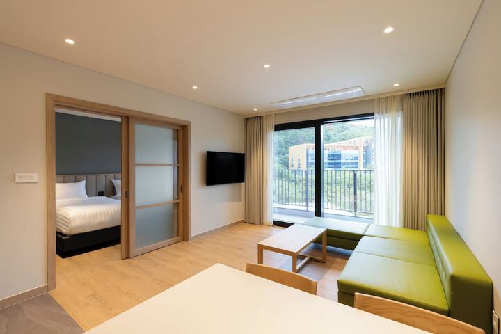Room 5 of 33