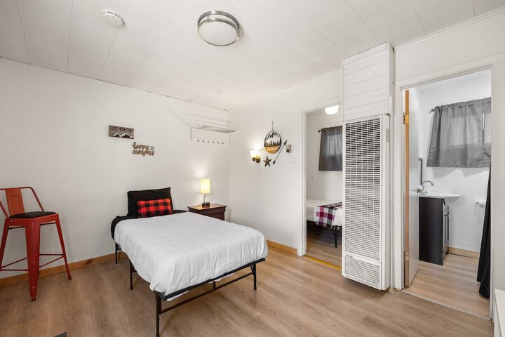 Room 13 of 27