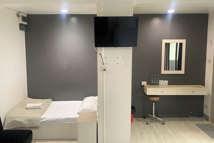 Room 7 of 24