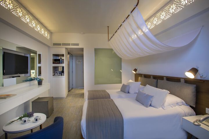Room 3 of 72