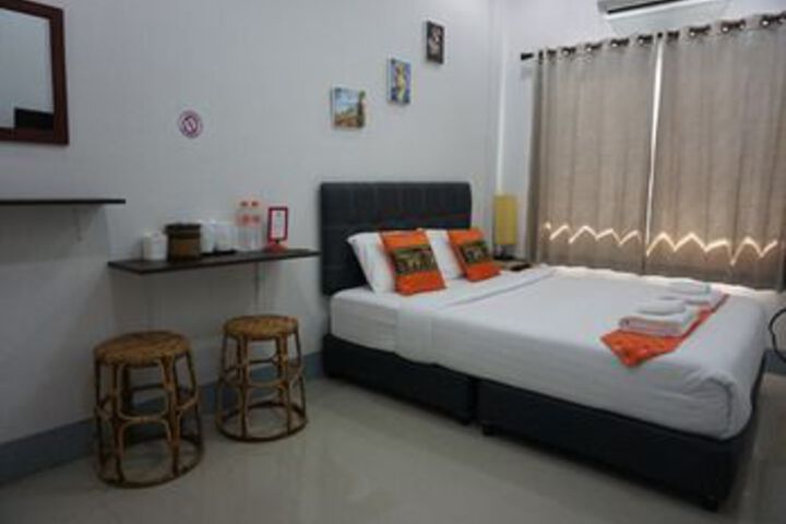 Room 17 of 27