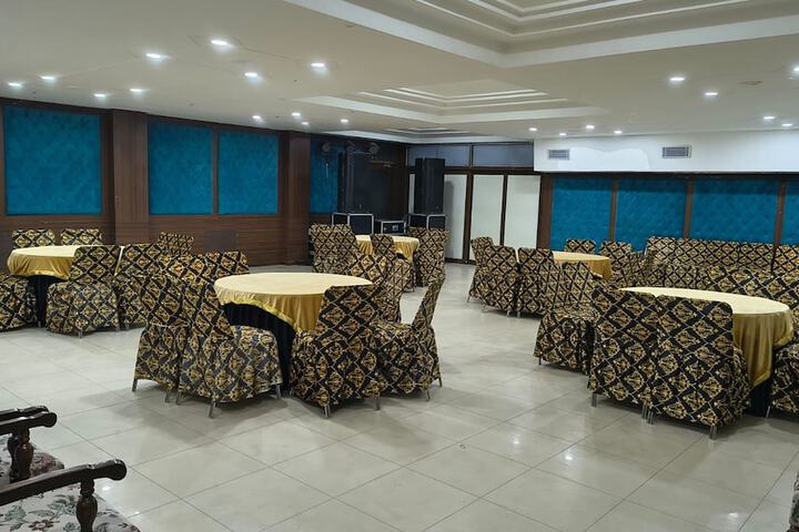 Ballroom/Hall 10 of 11