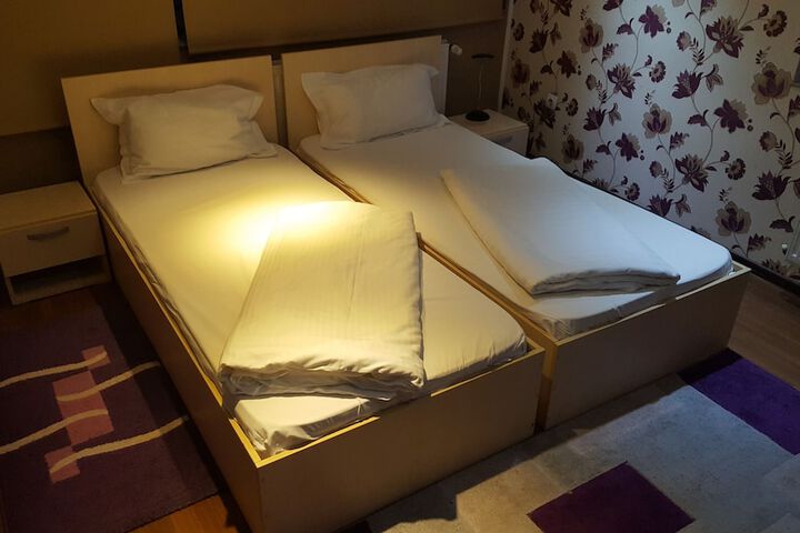 Room 27 of 65