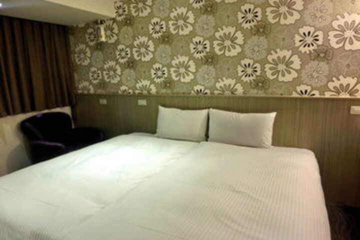 Room 6 of 22