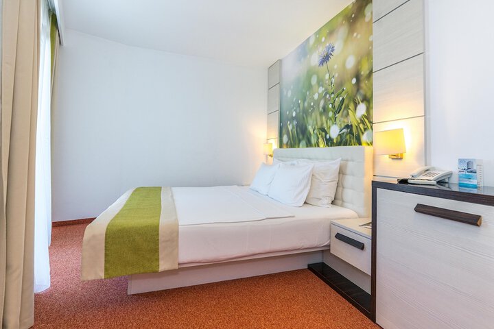 Room 13 of 95