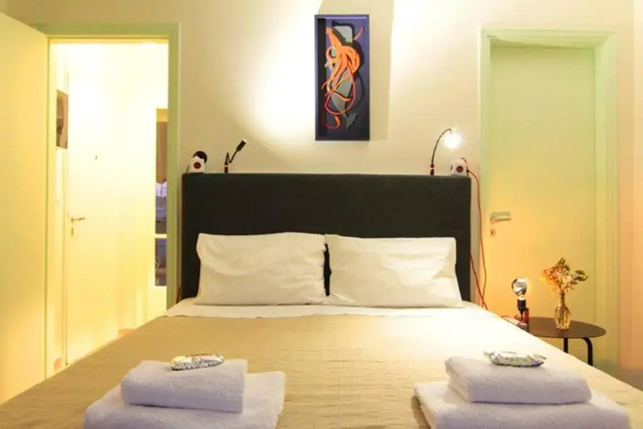 Room 3 of 9