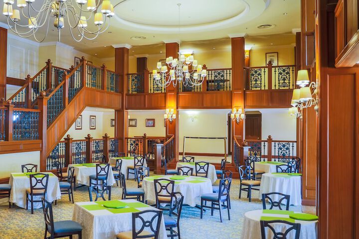 Dining 8 of 9