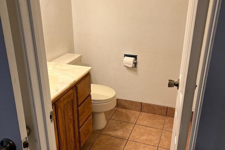 Room 6 of 10