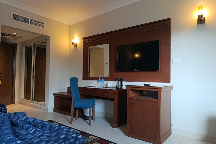 Room 11 of 37