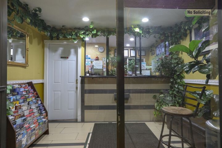 Hotel Interior 4 of 38