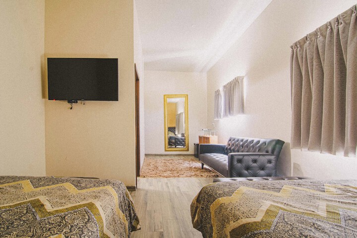 Room 3 of 28