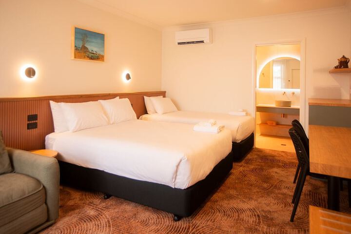 Room 5 of 144