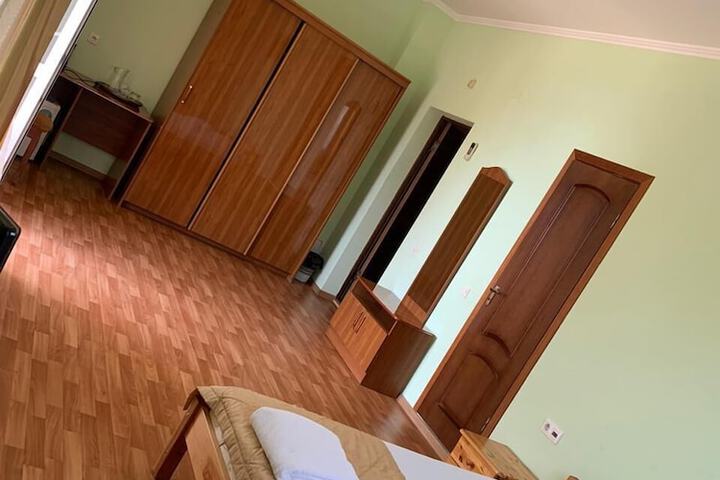 Room 4 of 11