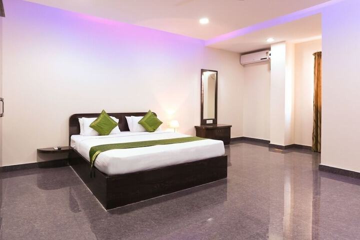 Room 5 of 20