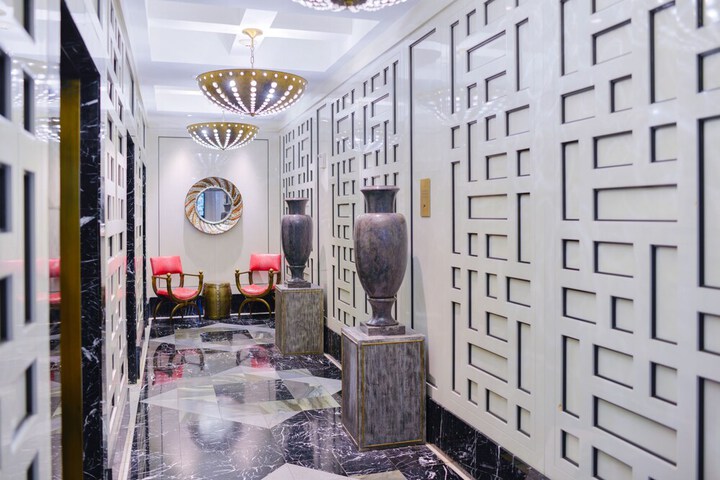 Ballroom/Hall 174 of 177