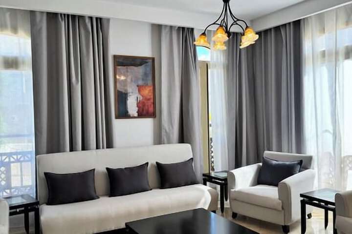 Room 27 of 168