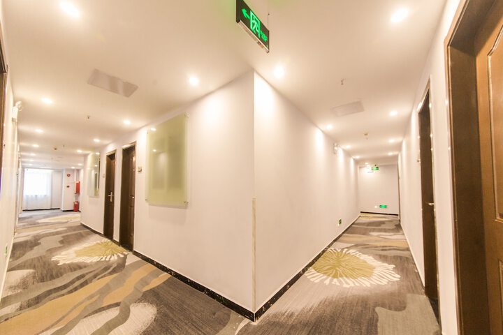 Ballroom/Hall 18 of 31