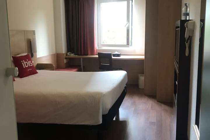 Room 11 of 38