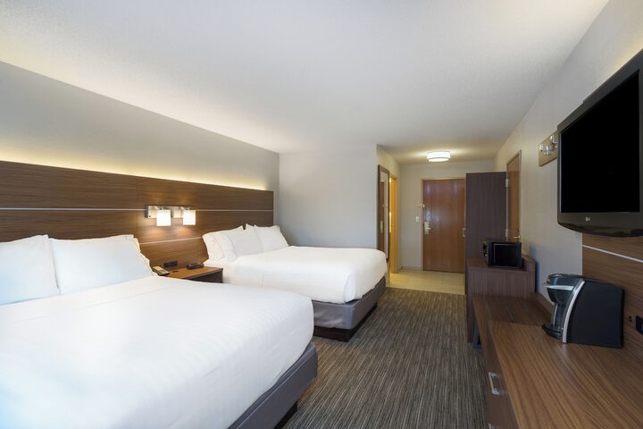 2 Queen Beds (4 of 11)