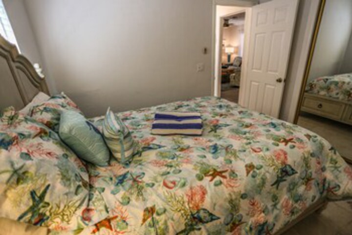 Room 25 of 28