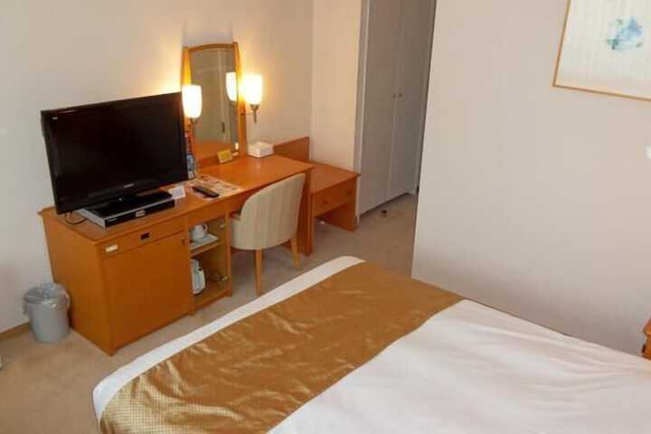 Room 11 of 34