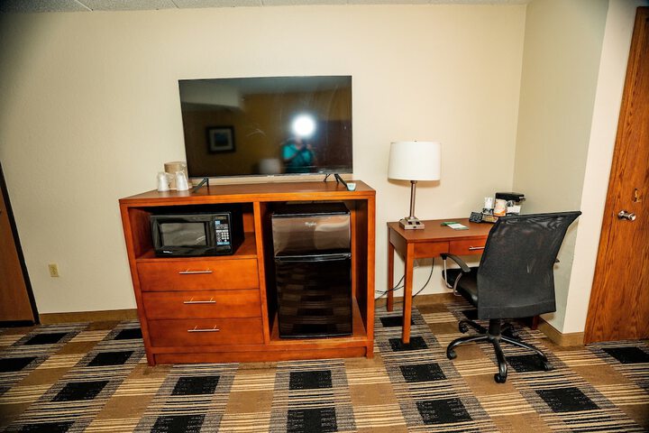 1 King Bed (1 of 12)