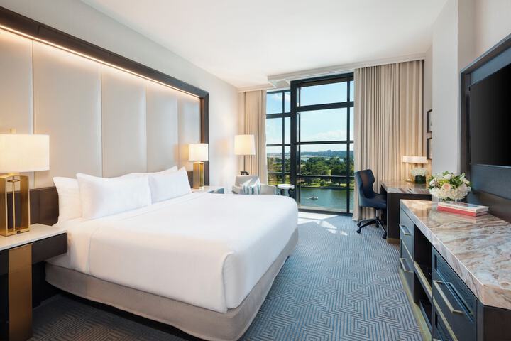 Room 53 of 179