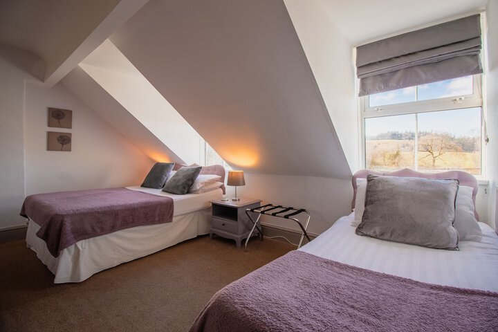Room 4 of 33