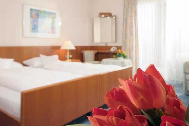 Room 2 of 10