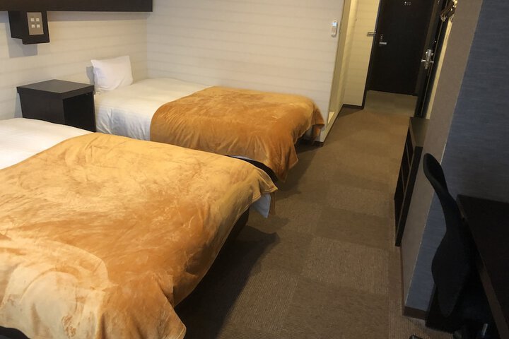 Room 7 of 77