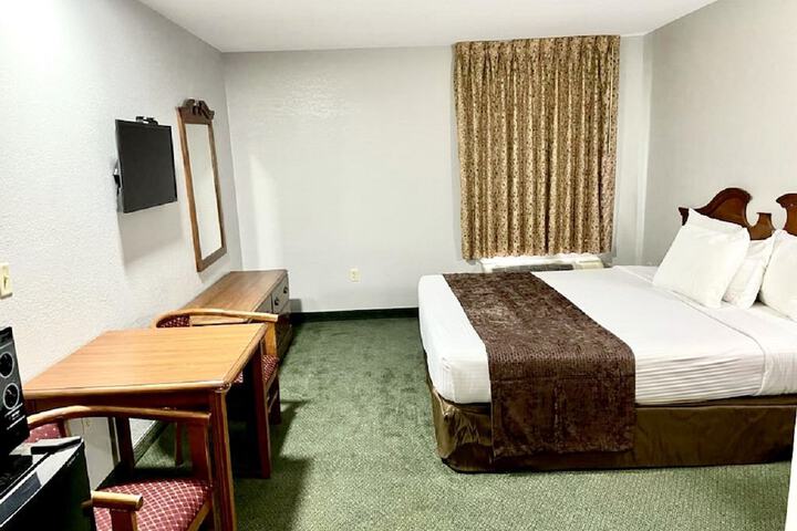 Single King Bed (2 of 4)