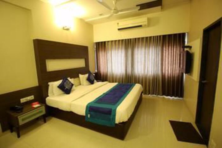 Room 5 of 13