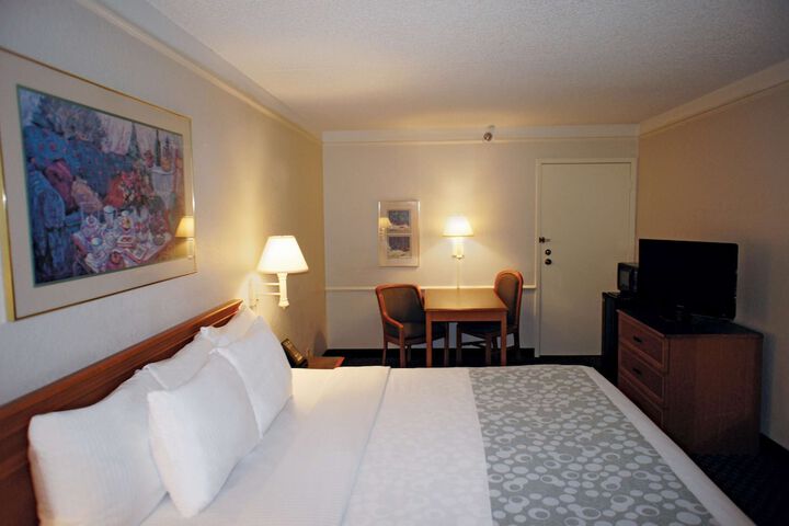 1 King Bed (11 of 15)