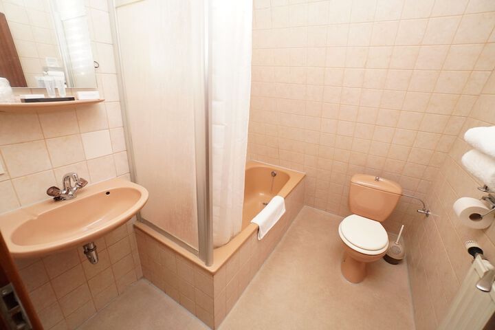 Room 40 of 65