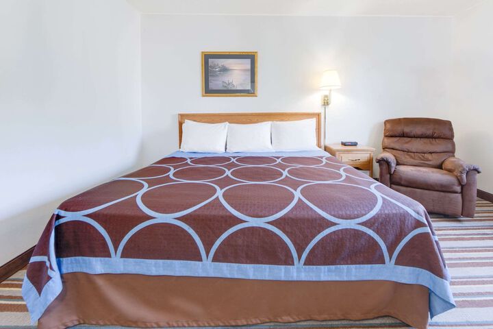 1 King Bed (7 of 13)