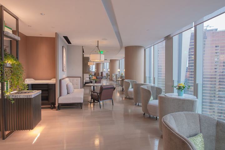 Lounge 67 of 84