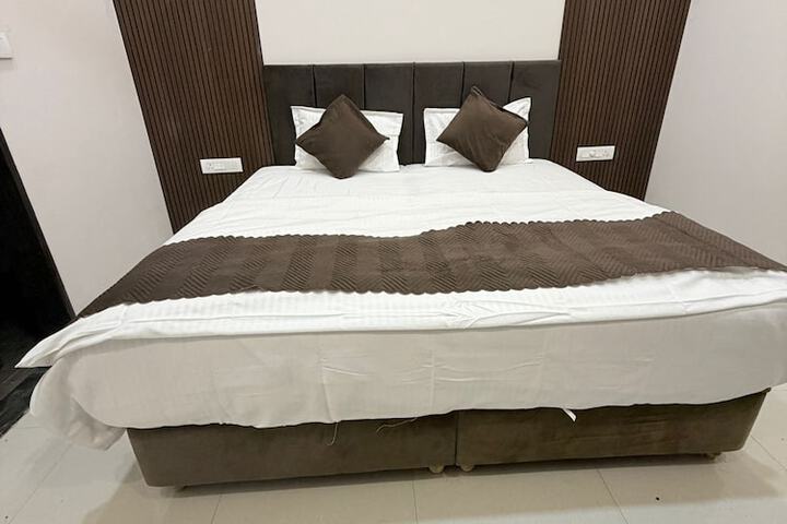 Room 6 of 36