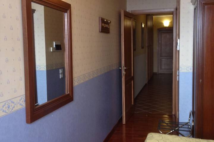 Room 30 of 142