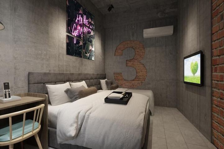 Room 18 of 45